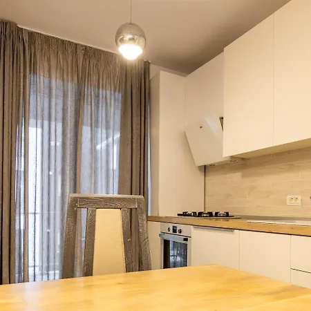 Luxury Apartment Near To The Old Town With Free Parking By Mm Host Braşov Exterior foto