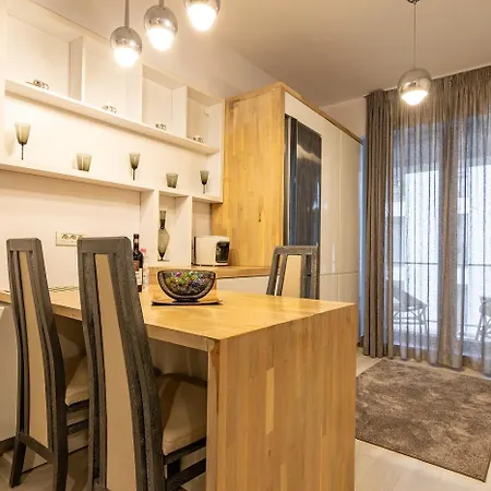 Luxury Apartment Near To The Old Town With Free Parking By Mm Host Braşov Exterior foto