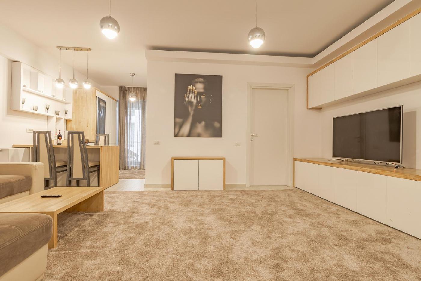 Luxury Near To The Old Town With Free Parking By Mm Host Apartamento Braşov